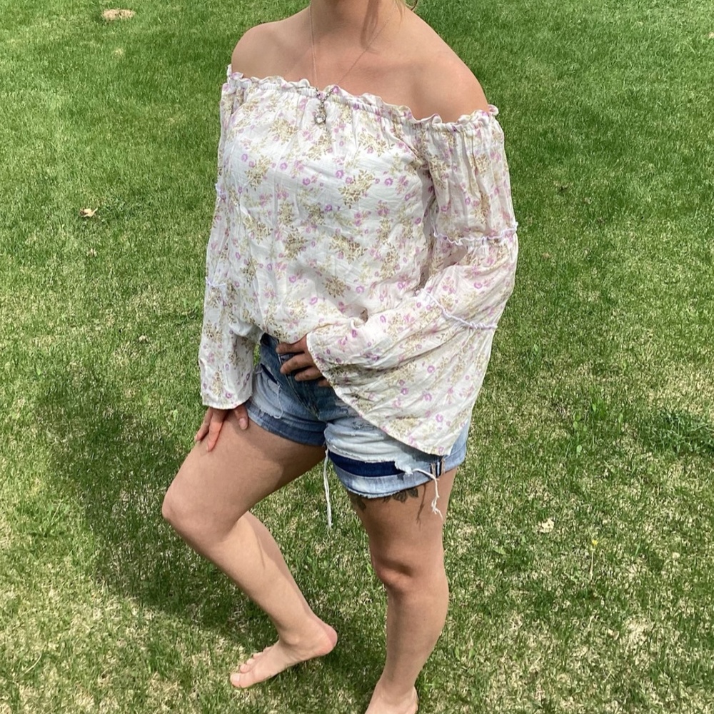🐣 BOHO Off the Shoulder Flared Sleeves Blouse ~ NWT - Picture 2 of 3